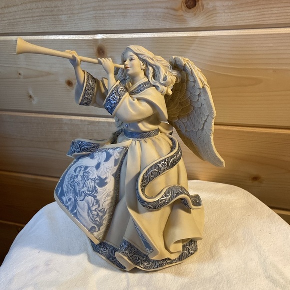 Sarah’s Angels resin statue (2007) - Picture 2 of 4